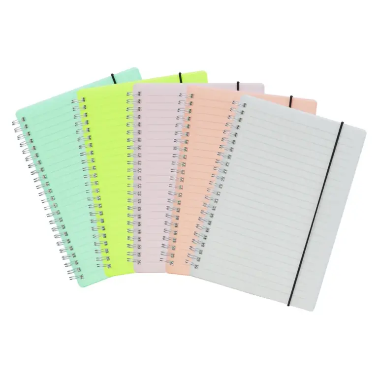 Caderno A5 com Capa Plástica Resistente L005058